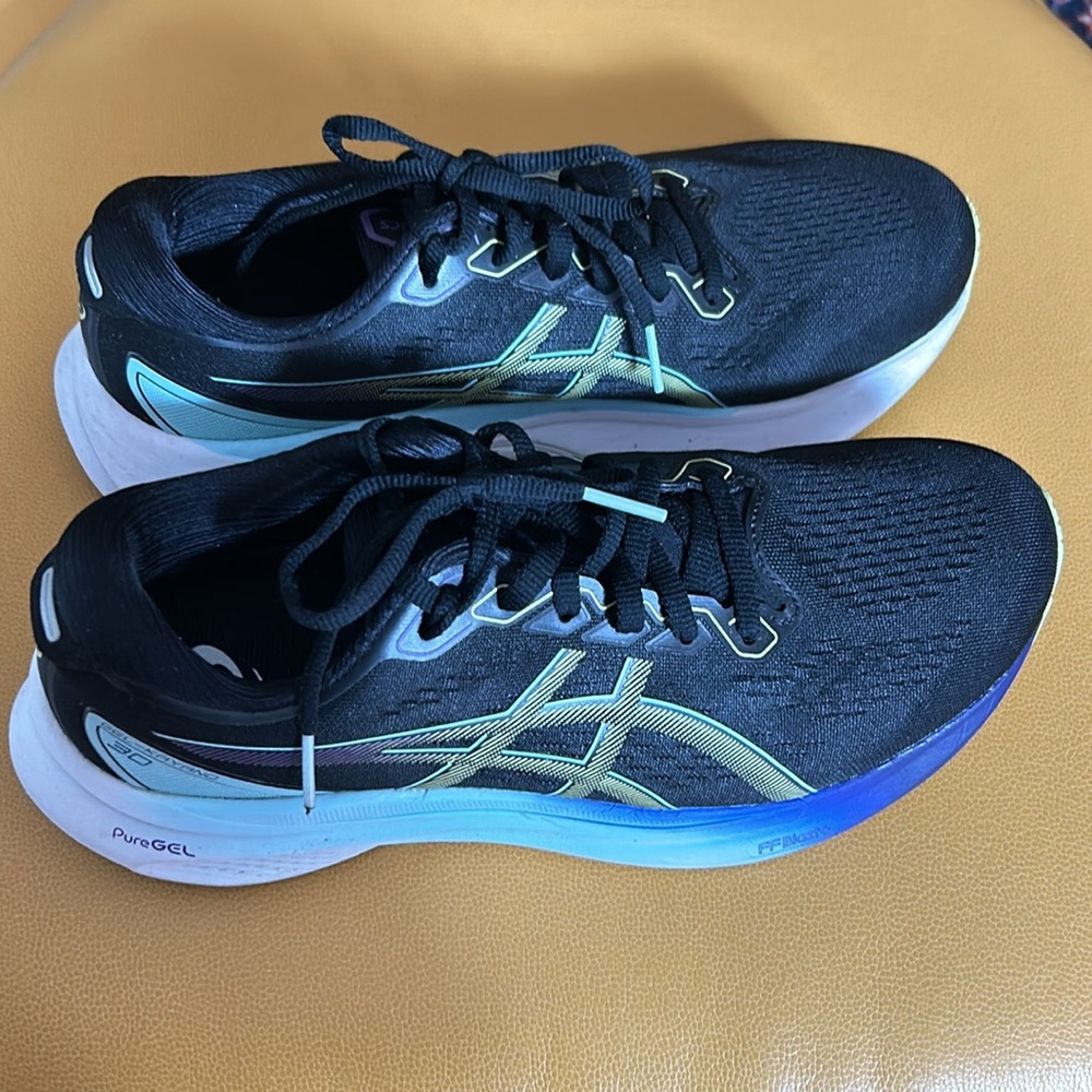 Like New ASICS Gel Kayano 30 Sz 9